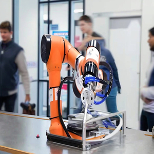 Robot collaboratif AUBO I7 à 6 axes, charge utile de 7 kg, IP54, pour scénarios industriels : soudage par points, peinture par pulvérisation, inspection, dosage, laser - Product Image 1