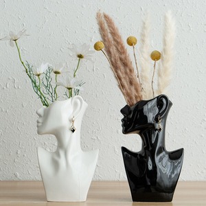 Jarrón de Cerámica con Forma de Cabeza Humana y Diseño de Pendientes, Estatua en Blanco y Negro, Jarrón Artístico para Decoración del Hogar, Arreglo Floral de Mesa - Product Image 1