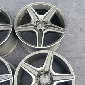 Pour <span class=keywords><strong>Mercedes</strong></span>-Benz C63 AMG, ensembles de moyeux de roue avant et arrière de 18 pouces, jantes en alliage d'aluminium forgé de haute qualité d'origine - Product Image 2