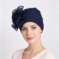 Elegante Turbante Musulmán con Flores Laterales, Gorro Islámico Árabe de Malasia para Mujer con Flor