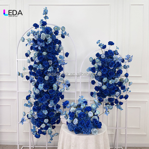 Camino de Mesa con Rosas Azules LEDA, Decoración Floral Hecha a Mano para Bodas y San Valentín - Product Image 2