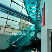 Escalier en verre en zigzag, designs d'escaliers intérieurs personnalisés