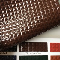 Tissu en cuir synthétique PVC à motif diamant surélevé brillant de 1,0 mm, effet tridimensionnel, doux, pour revêtement et fond.