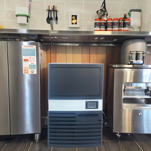 Machine à glaçons professionnelle de petite capacité en acier inoxydable <span class=keywords><strong>électrique</strong></span> 220V pour hôtel et usage domestique - Product Image 6