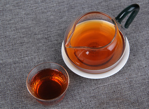 ชาผู่เอ๋อร์สุดฮิตจากต้นชาโบราณ โกลเด้น ทิป ชาผู่เอ๋อร์สุก 250 กรัม แบบอัดก้อน ชาเพื่อสุขภาพสำหรับการควบคุมน้ำหนัก - Product Image 3