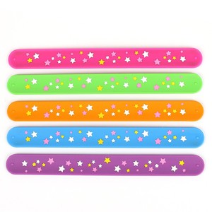 Bracelet claquant coloré à motif de personnage de dessin animé, <span class=keywords><strong>cadeau</strong></span> pour événements, fabriqué par Clap - Product Image 2
