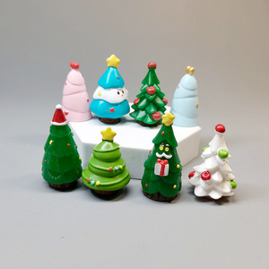 Figuritas de árbol de Navidad Kawaii de Año Nuevo, abalorios de resina, manualidades, miniaturas de jardín, llavero, caja de Navidad, decoración de invierno para el hogar - Product Image 2
