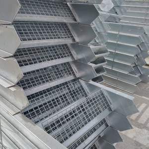 Escalier extérieur galvanisé <span class=keywords><strong>Caillebotis</strong></span> <span class=keywords><strong>Caillebotis</strong></span> <span class=keywords><strong>Caillebotis</strong></span> creux en acier Gi expansé Produit métallique Matériaux de construction Couverture de grille de tranchée d'inondation - Product Image 6