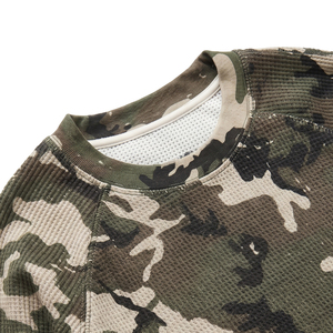 T-shirt thermique à manches longues pour homme TOPSHOW, coupe ample à épaules tombantes, en tricot gaufré, imprimé numérique personnalisé, motif camouflage - Product Image 2