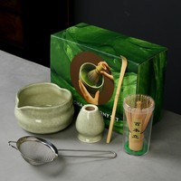 Ensemble d'outils à matcha en céramique en forme de cœur avec bol à bec verseur, outils de préparation du thé, couvercle, fouet et accessoires pour matcha