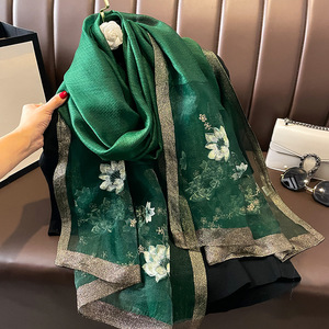 Sciarpa 2024 di seta ricamata lunga da donna di lusso con scollo a scialle floreale di lusso da donna con stile in Twill <span class=keywords><strong>e</strong></span> motivo a pois - Product Image 4