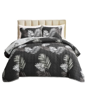 مفرش سرير نباتي, طقم لحاف أبيض وأسود مزخرف بأوراق الشجر - Product Image 1