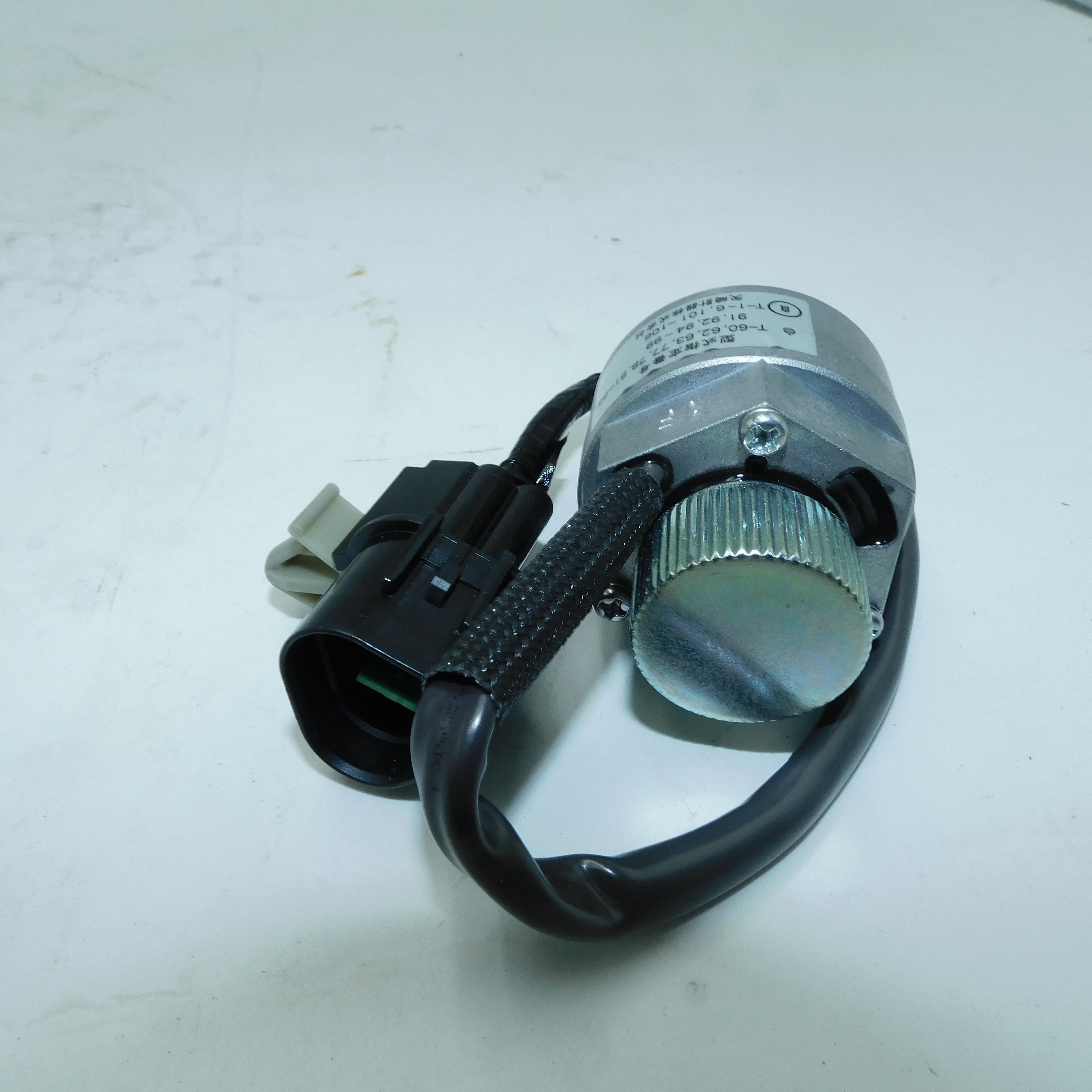 MC859135 Speed Sensor for 4M50 Engine - Reliable Control