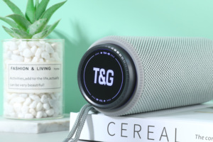 Draagbare draadloze speaker van textiel met acryl lens, draaiknop voor <span class=keywords><strong>volume</strong></span>-aanpassing, ondersteuning voor TWS, riemkoord, kolomvormig, geschikt voor buitengebruik - Product Image 2