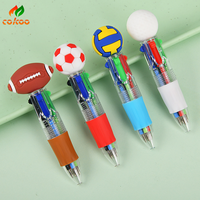 Stylo 4 couleurs en forme de balle de sport | Design fantaisie, plusieurs styles de sport disponibles, idéal pour les cadeaux et la papeterie étudiante