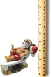 Statuette de Père Noël sur chaise longue de plage, Père Noël, conçue pour la plage, idéale pour les fêtes à thème - Product Image 3