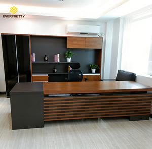 Moderna Scrivania Direzionale <span class=keywords><strong>in</strong></span> Legno con Sedia Ergonomica per <span class=keywords><strong>Ufficio</strong></span> CEO e Manager - Product Image 1