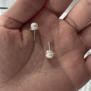 Pendientes de Plata de Ley S925 con Perlas de Agua Dulce y Flores Francesas Elegantes, Estilo Simple para el Día a Día con Cuidado del Orificio del Oído - Product Image 5