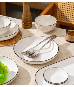 Nhà Máy Bán Buôn Tùy Chỉnh Bắc Âu Đơn Giản Màu Đen Rim Handmade Kết Hợp Độc Đáo Trắng Gốm Sứ Bộ Đồ Ăn Cho Nhà Hàng - Product Image 2