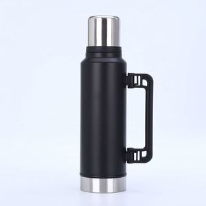 Bouteille isotherme sous vide en acier inoxydable de grande capacité (1,0 L, 1,4 L, 1,9 L) pour sports de plein air avec poignée - Product Image 1