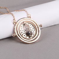 Collier pendentif sablier rotatif en alliage, collier vintage retournable, bijoux de cosplay, cadeaux pour femmes, fans, décoration de fête