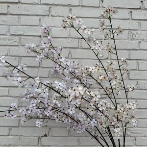 Branches de fleurs de cerisier artificielles Yuanzhi, fleurs en soie pour décoration de mariage, décoration murale et de plafond. - Product Image 3