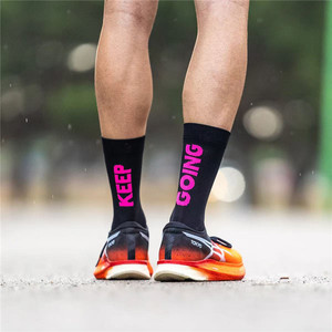 Logo personnalisé Athletic <span class=keywords><strong>Trail</strong></span> Performance Chaussettes de course à pied Chaussettes de sport respirantes rembourrées Chaussettes de cyclisme à <span class=keywords><strong>compression</strong></span> pour hommes - Product Image 5