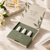 Boîte d'emballage de parfum personnalisée imprimée, présentant trois compartiments pour trois parfums signature, avec inserts pour flacons échantillons