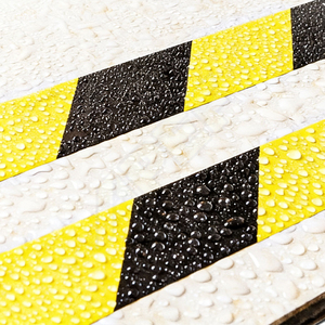 バス駅のプラットフォームエッジテープ、公共交通機関のハブ用の滑り止め反射警告テープ - Product Image 1