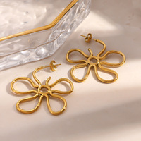 Boucles d'oreilles pendantes en forme de fleur en fil ouvert en acier inoxydable plaqué or 18 carats, boucles d'oreilles minimalistes à motif floral creux pour femmes