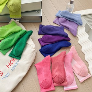 <span class=keywords><strong>Calcetines</strong></span> deportivos coloridos sin costuras para mujer, de algodón grueso, hasta la pantorrilla, antideslizantes, absorbentes del sudor, informales, para primavera-otoño - Product Image 3