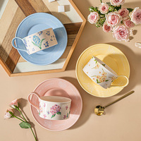Ensemble de tasses et d'assiettes à café en céramique florale exquise, adapté à un usage domestique et professionnel