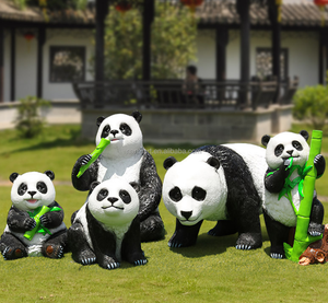 Statua di Panda Realistica a Grandezza Naturale in Resina di Alta Qualità, Artigianale e Personalizzata per Giardino - Product Image 1