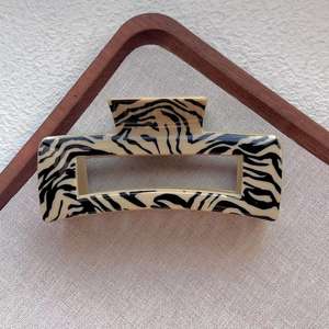 Grande pince à cheveux rectangulaire géométrique simple motif léopard, accessoire de mode vintage - Product Image 6