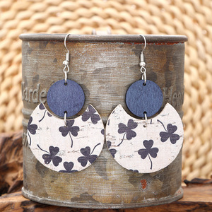 Boucles d'oreilles en similicuir Boucles d'oreilles pendantes en cuir coloré Crescent Check pour femme Uionen 915 - Product Image 3