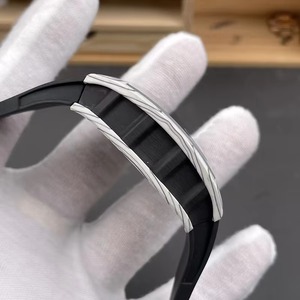 Reloj Mecánico Automático con Caja de Fibra de Carbono Blanca y Negra Asimétrica Única, Esfera Esqueleto, Correa de Goma Negra, Deportivo, Resistente al Agua - Product Image 4