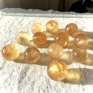 Esferas de Cristal Amarillo Natural al por Mayor, Bolas de Calcita Arcoíris, Spar de Islandia Naranja para Decoración y Regalos - Product Image 4