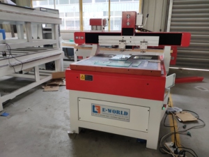 Machine à découper le verre E-WORLD NC8080, épaisseur 2-19 mm, haute précision, moteur PLC, 380V/220V, 4 kW - Product Image 1