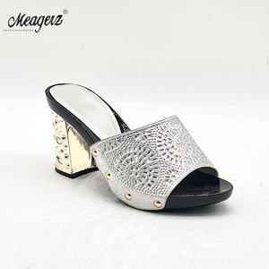 2026 Ingrosso Eleganti Sandali Estivi con Strass e Tacco Quadrato per Donna, Ideali per Feste - Product Image 2