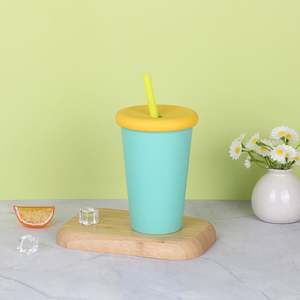 Vaso de Plástico PP de 20 oz con Tapa de Succión y Pajita, a Prueba de Fugas, Diseño Minimalista, Apto para Lavavajillas, Unisex, para Viajes, Senderismo y Fiestas - Product Image 3