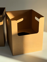 Sac de courses robuste en carton ondulé avec poignée pour la livraison de bouquets, l'emballage de plats à emporter et le transport pratique des produits