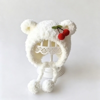 Bonnet d'hiver doux et chaud pour bébé, en peluche, avec oreilles d'ours, motif cerise, fleur et carotte, avec pompon à nouer, style sombrero infantil