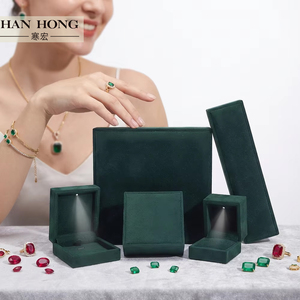 Boîte à Bijoux de Luxe Personnalisée en Gros pour Collier, Bracelet et Bague, Écrin à Parure en Velours <span class=keywords><strong>Vert</strong></span> Premium avec Lumière LED et Logo - Product Image 5