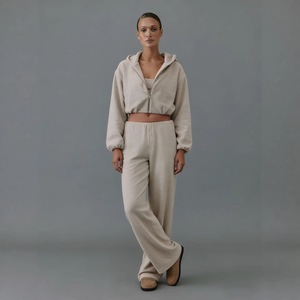 Conjunto de Dos Piezas de Forro Polar para Mujer, Top Corto con Capucha y Pantalones Anchos, Ropa Casual de Calle, Color Sólido, Corte Regular, Invierno - Product Image 1
