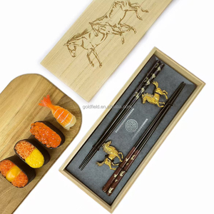 Ensemble de baguettes japonaises de la série Golden Horse, cadeaux d'affaires, haute qualité, 2 paires, porte-baguettes Golden Horse, bois écologique, métal - Product Image 2