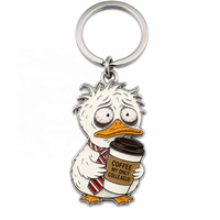 Porte-clés en émail souple en gros, breloque de sac pour collègue de bureau, porte-clés en métal personnalisé motif canard blanc de dessin animé