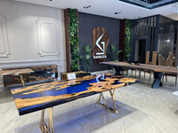 Tables de salle à manger populaires en bois de noyer massif avec design spécial en résine époxy effet rivière