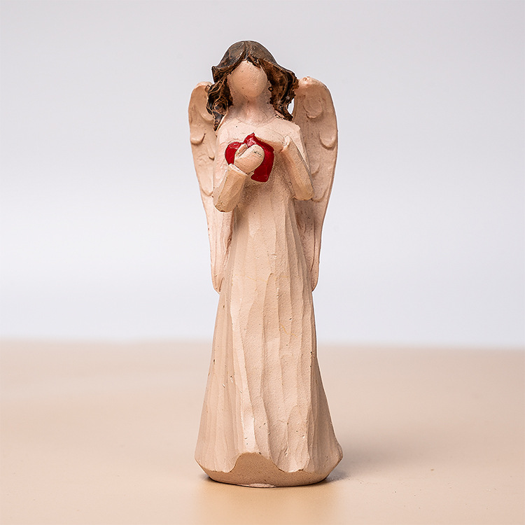 Ange en forme de coeur rouge orangé