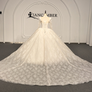 ชุดแต่งงานหรูหราสีงาช้าง รุ่น Gt302-Pz คอเสื้อแบบ Illusion แต่งลูกไม้รัดตัวทรงเจ้าหญิง กระโปรงทรงบอลกาวน์ ประดับดอกไม้ แบรนด์ Jancember - Product Image 3