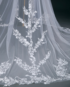 लुओक्सिन वेडिंग ब्राइडल घूंघट लंबी लेस एज फूल कंघी के साथ शानदार एप्लिक कैथेड्रल लंबाई - Product Image 4